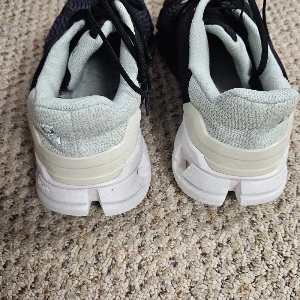 On Clouds missing insoles